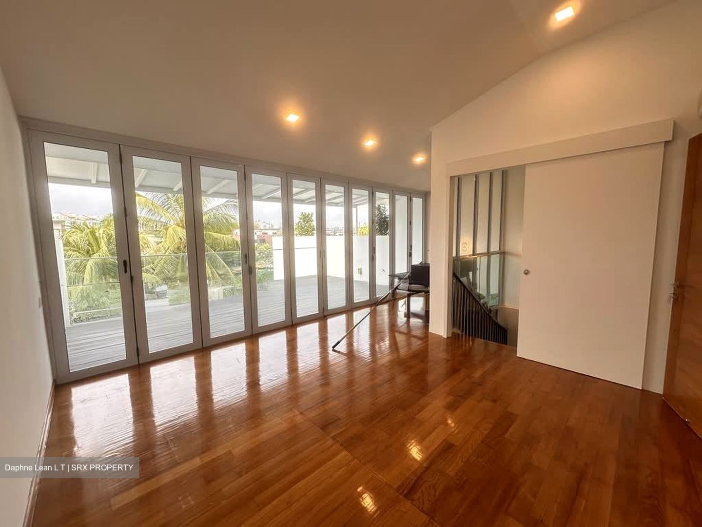 Ocean 8 (D4), Terrace #577769991